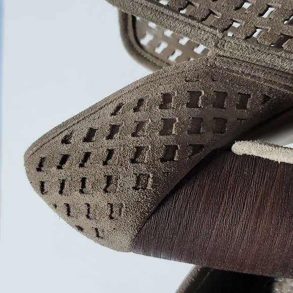 VINCE CAMUTO Brown Suede Ankle Boots Womens High Heel Booties Size 8M - Picture 10 of 16